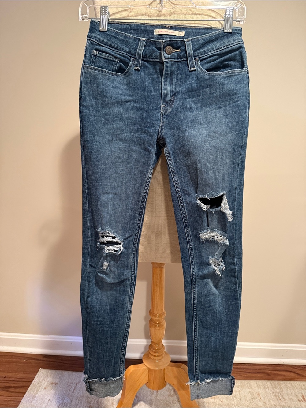 Levi’s Distressed Mid-Blue Women’s Skinny Jeans